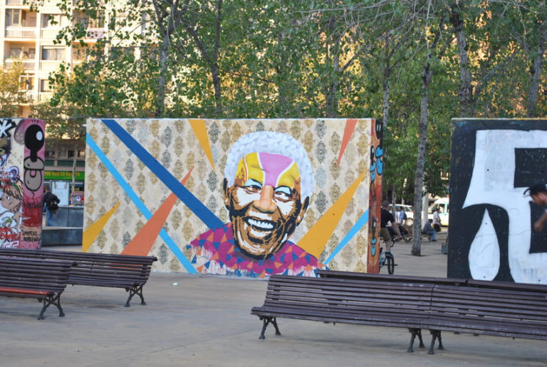 El primer mur legal de Barcelona, als jardins de les Tres Xemeneies, l'octubre de 2012.
