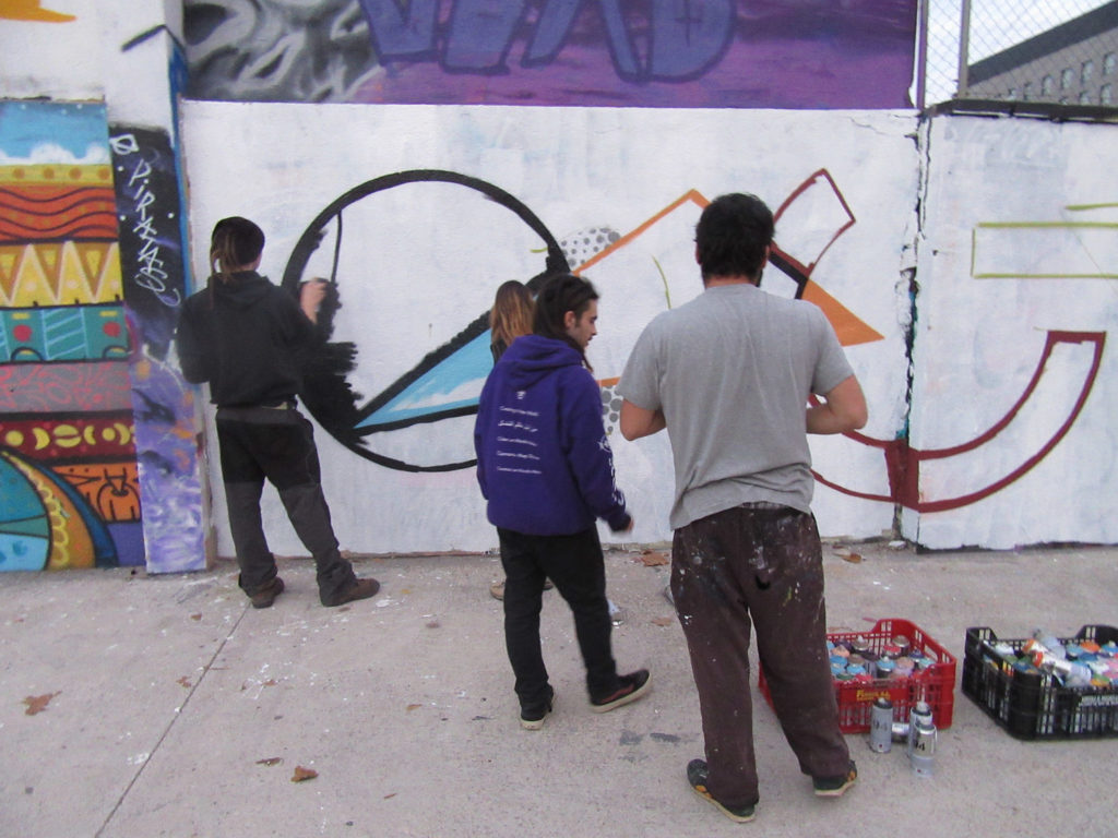 23564160592_b2e257854c_k Proceso de pintura durante la actividad – Taller a la Formación de Escoltas y Guías, street art, Rebobinart 2015