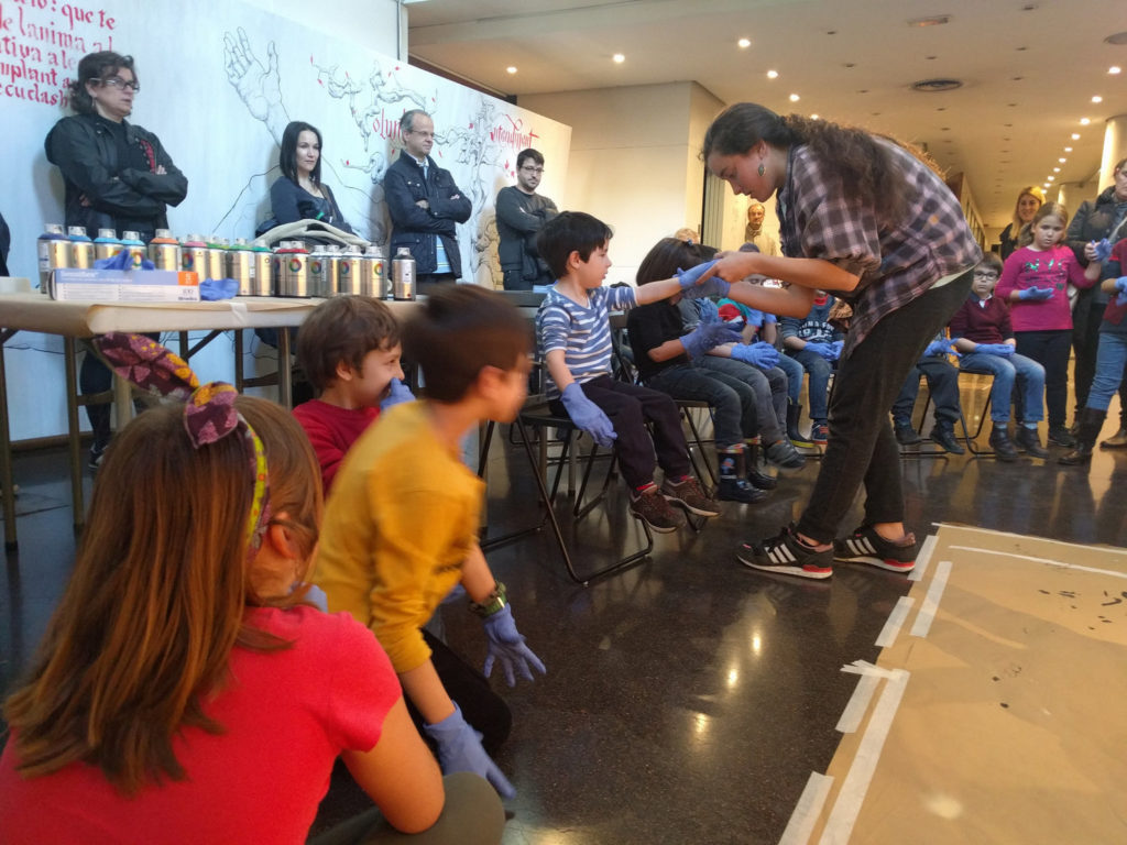 Participantes de la actividad – Taller en el Centro Cultural Blanquerna, muralismo, Rebobinart 2016