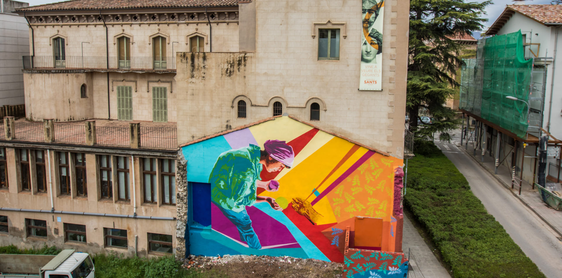 Womart mural by the artist Btoy, Olot, 2018