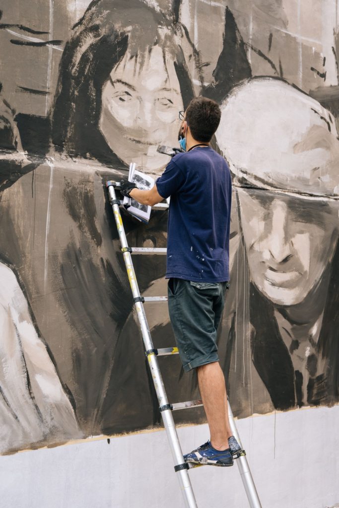 Fachada con el mural de Elisa Capdevila, Miquel Wert – Mural de la Gente Mayor by Elisa Capdevila i Miquel Wert, Barcelona, muralismo contemporáneo, foto 77, Rebobinart 2021