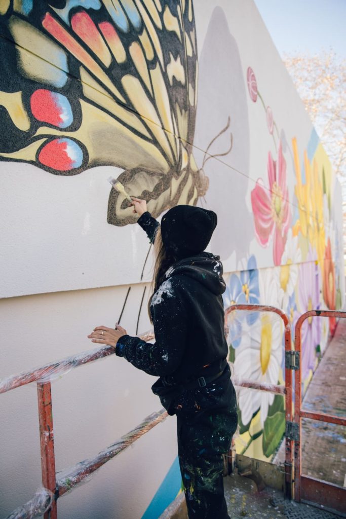 Art urbà Catalunya Irene López Leon, mural artístic Terrassa, Rebobinart