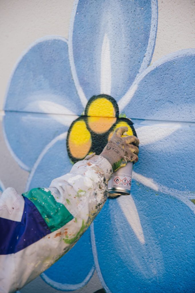 Intervenció urbana Irene López Leon, pintura mural Terrassa Walls, Rebobinart