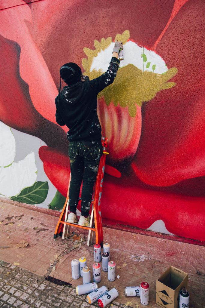 Intervenció artística Irene López Leon, mural femení Terrassa Walls, Rebobinart