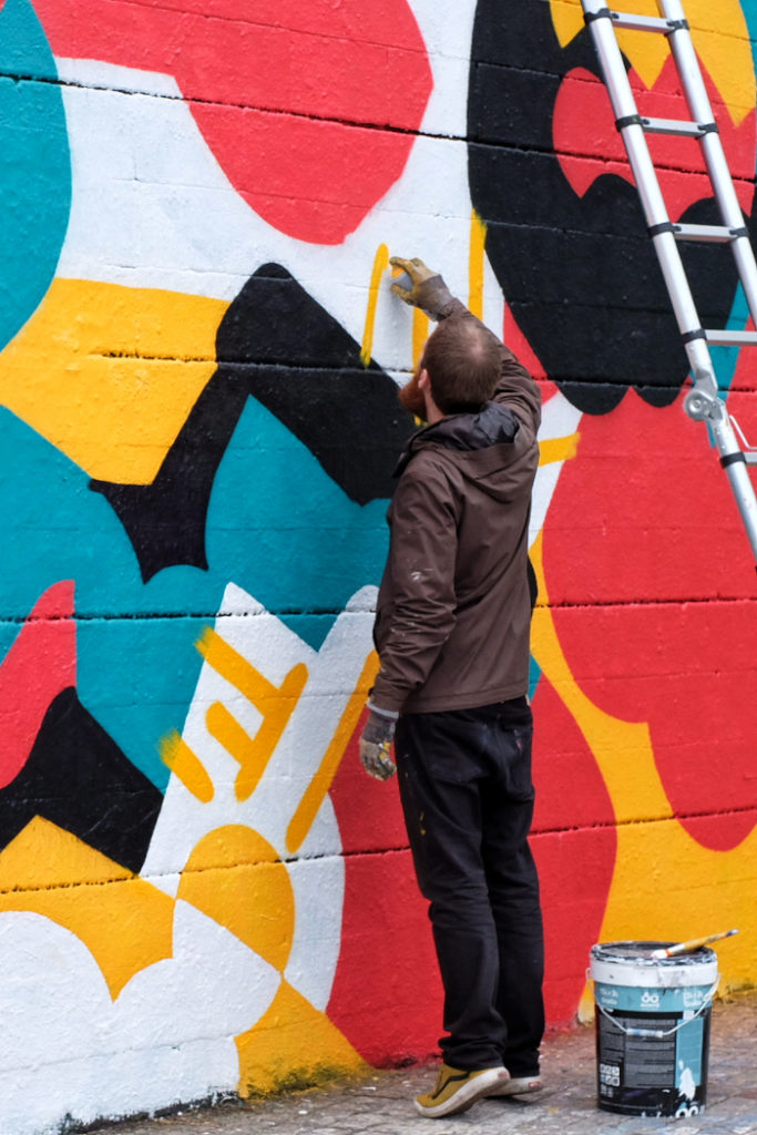 Stories1 Fotografía del mural – TRAVEL THE WALL X THIJS LANSBERGEN, Barcelona, grafismo urbano, Rebobinart 2022