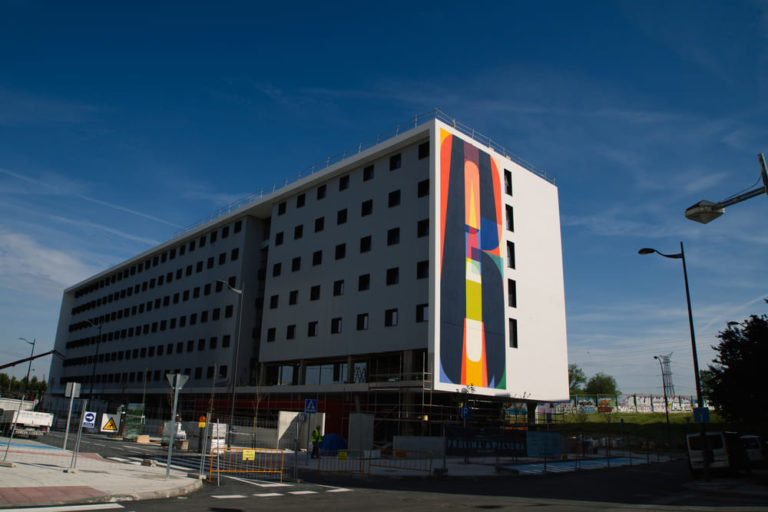 General view of the mural – Livensa Living Granada by Marina Capdevila, public art, Rebobinart 2022