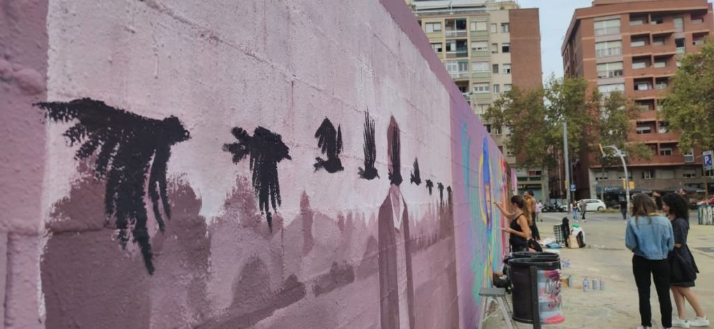 Proceso de pintura durante la actividad – JAM MIGRACIÓN WALLSPOT, Barcelona, arte urbano en Barcelona, Rebobinart 2022