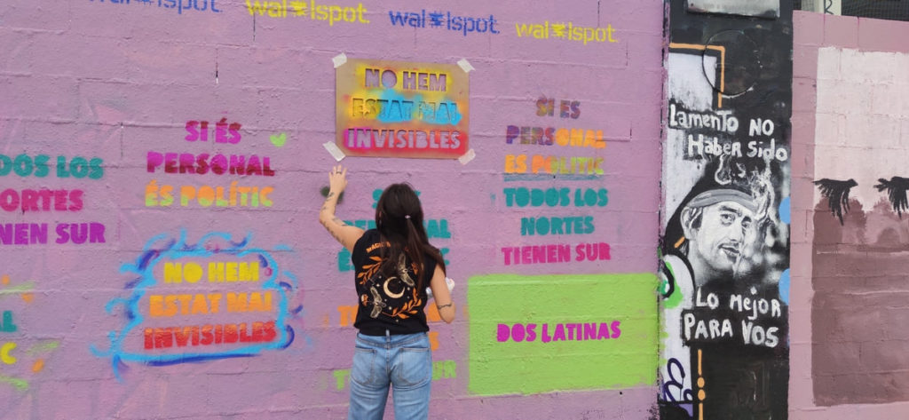 Proceso de pintura durante la actividad – JAM MIGRACIÓN WALLSPOT, Barcelona, arte urbano, Rebobinart 2022
