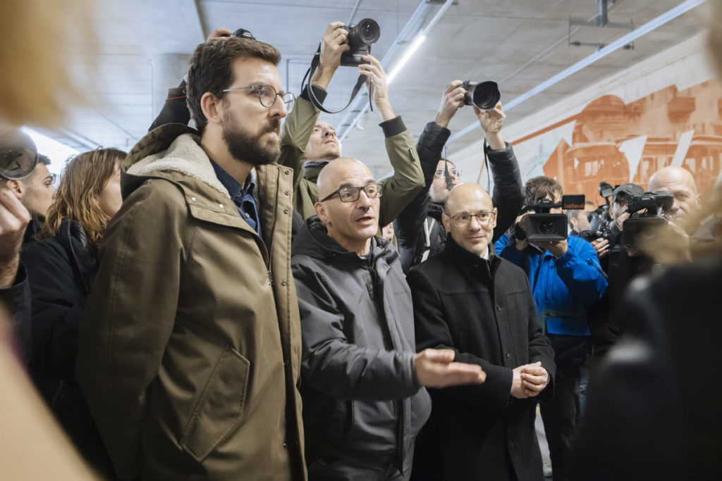adif-rebobinart-estacio-sant-andreu-comtal-mural-art-urba-miquel-wert-roc-blackblock-dia-7-inauguracio-politics (4) Arte urbano Barcelona Roc Blackblock Miquel Wert – nova estació ADIF Sant Andreu, Rebobinart
