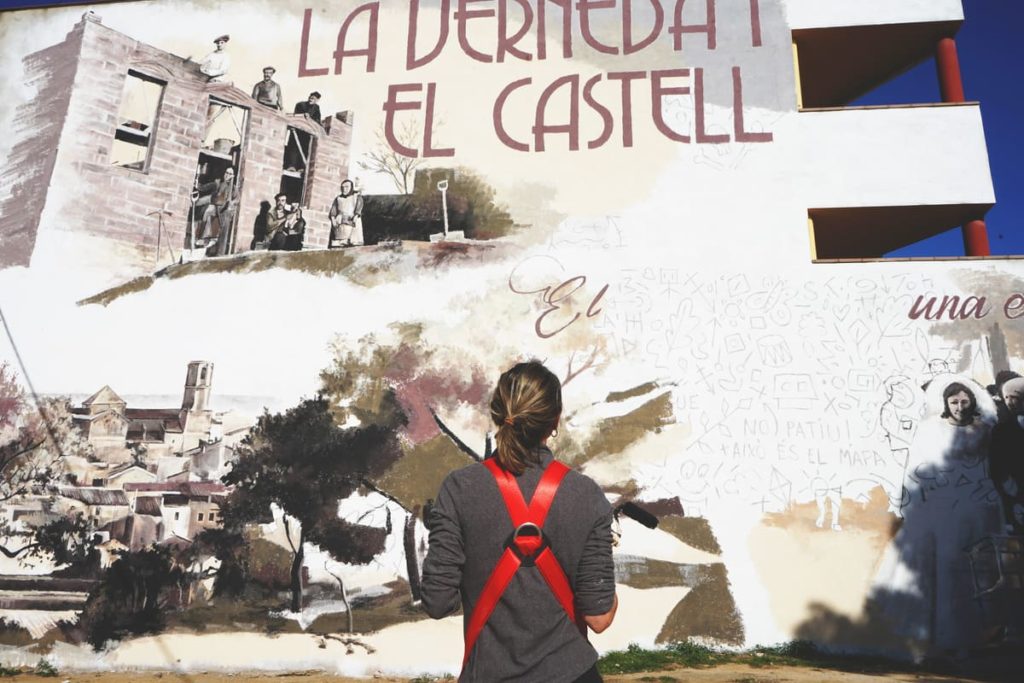 dia_2_malgrat_de_mar_verneda_castell_núria_riba_rebobinart (106) Fotografía del mural – Jardín vertical en L'Hospitalet by Alba Fabre, L'Hospitalet de Llobregat, muralismo, foto 102, Rebobinart 2023