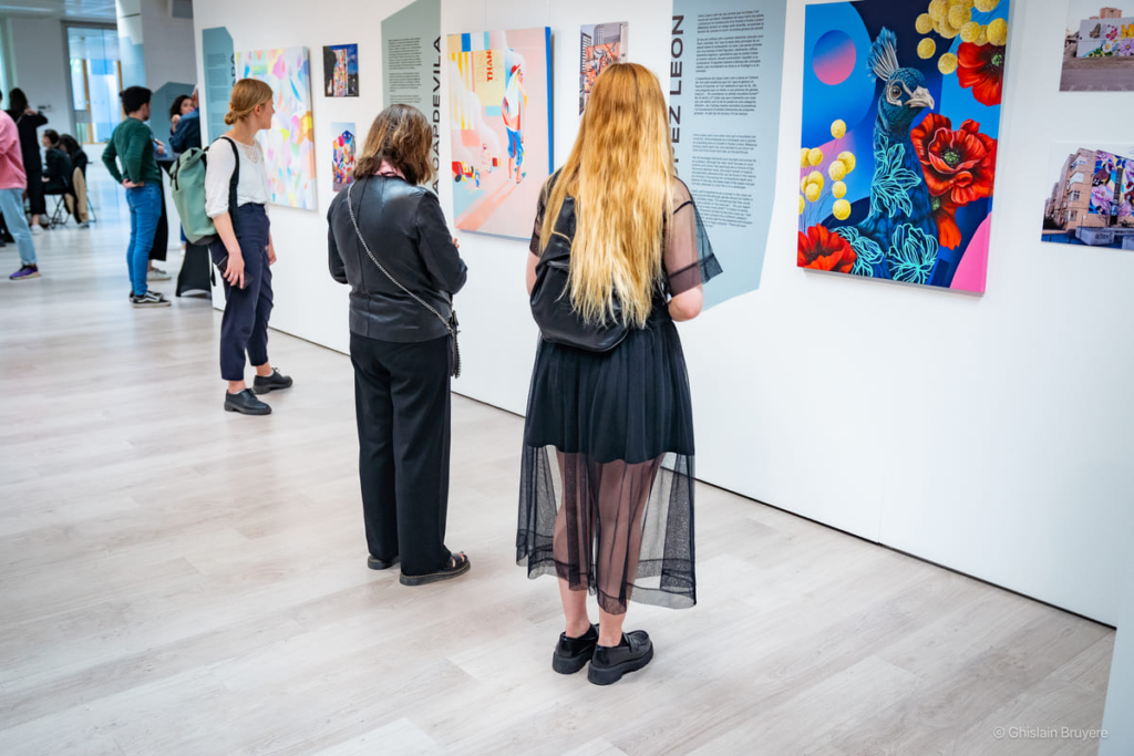exposicio_art_urba_dones_rebobinart_delegacio_brussel·les (3) Participantes de la actividad – Exposición «La otra mitad del arte urbano», Barcelona, mural a medida, Rebobinart 2023