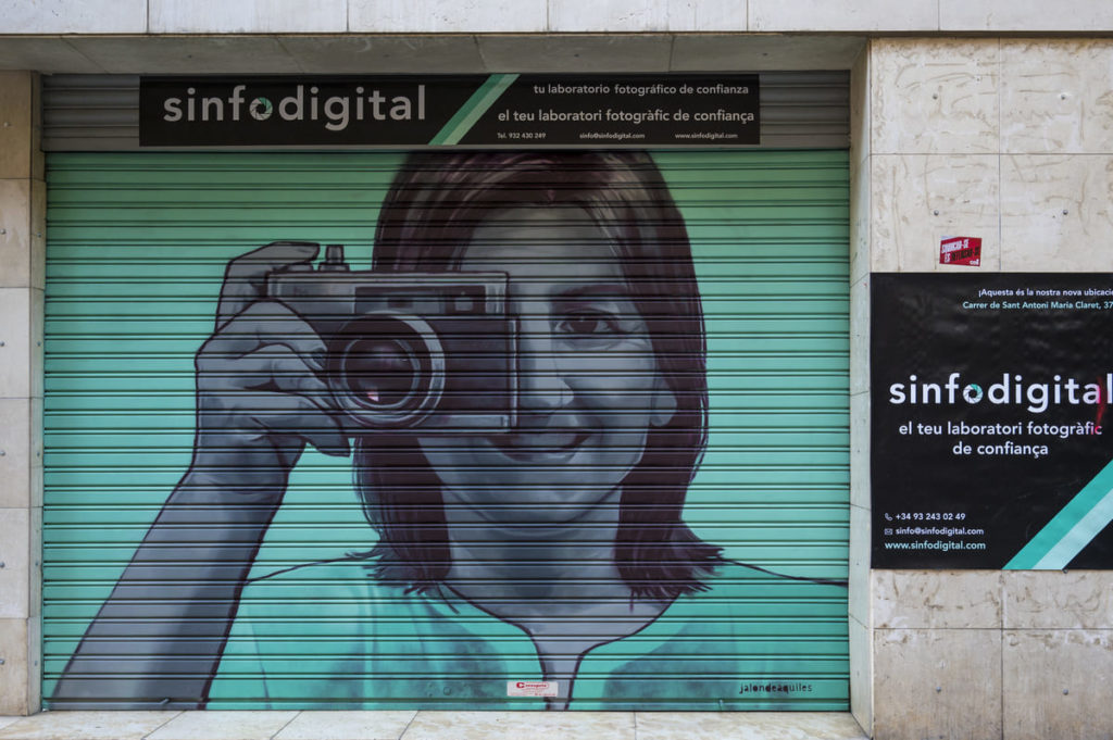 Persianes_sagrera_saac_comerç_art_urba_rebobinart (6) Vista general del mural – El comercio siempre está, La Sagrera, Barcelona, street art, foto 63, Rebobinart 2023
