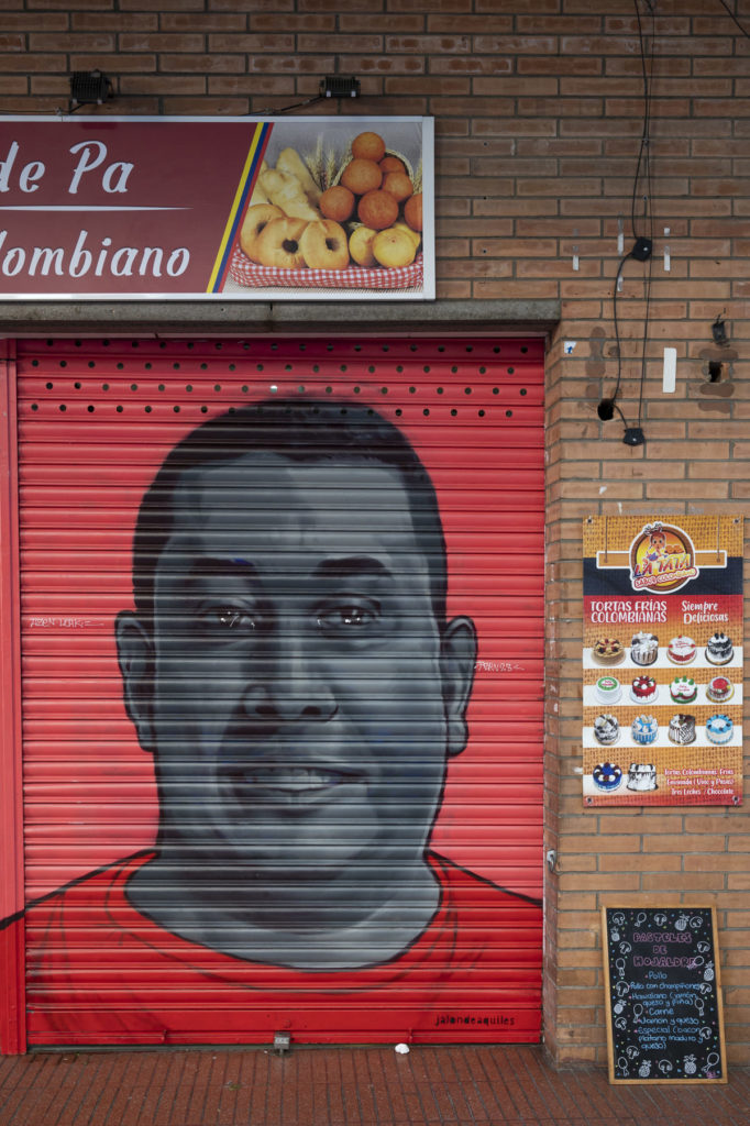 Persianes_sagrera_saac_comerç_art_urba_rebobinart_bcd (3) Fachada con el mural – El comercio siempre está, La Sagrera, Barcelona, mural comunitario, foto 71, Rebobinart 2023