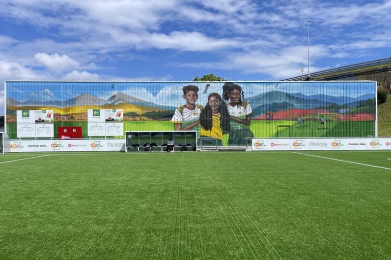 Art urbà Lays UEFA Por ellas, mural futbol femení Irene López León, Rebobinart