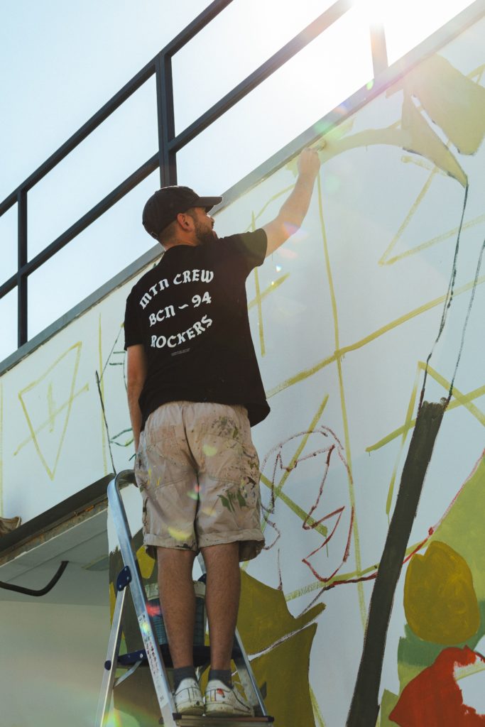 Rebobinart_LivensaLiving_Granada_AlbertoMontes (5) Fotografía del mural – Re-visión de un paisaje granaíno by Alberto Montes, Granada, mural para empresa, Rebobinart 2024