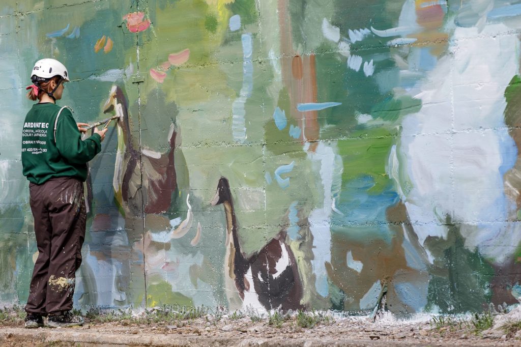 Mural Alba (02) Street art Waterwall Alba Fabre Central Finestrelles, mural painting Barcelona, Rebobinart