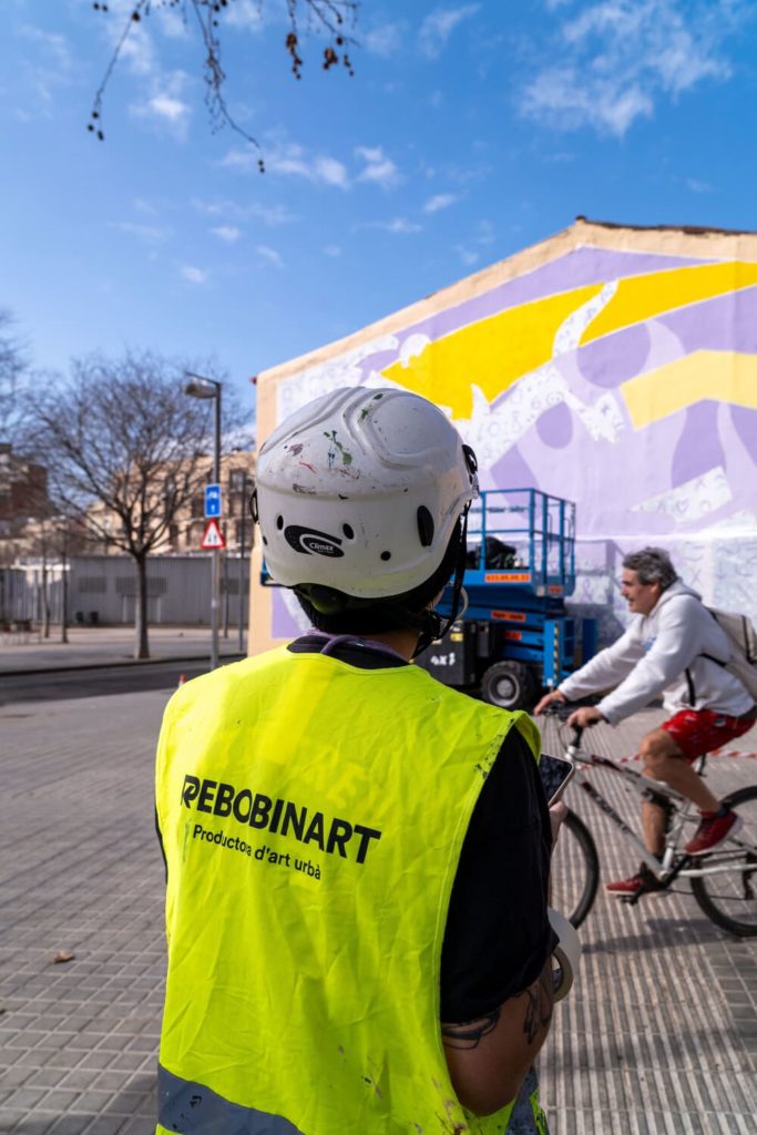 productora de arte urbano Art urbà Catalunya Núria Toll – Dones en Moviment, mural 8M Barcelona, Rebobinart