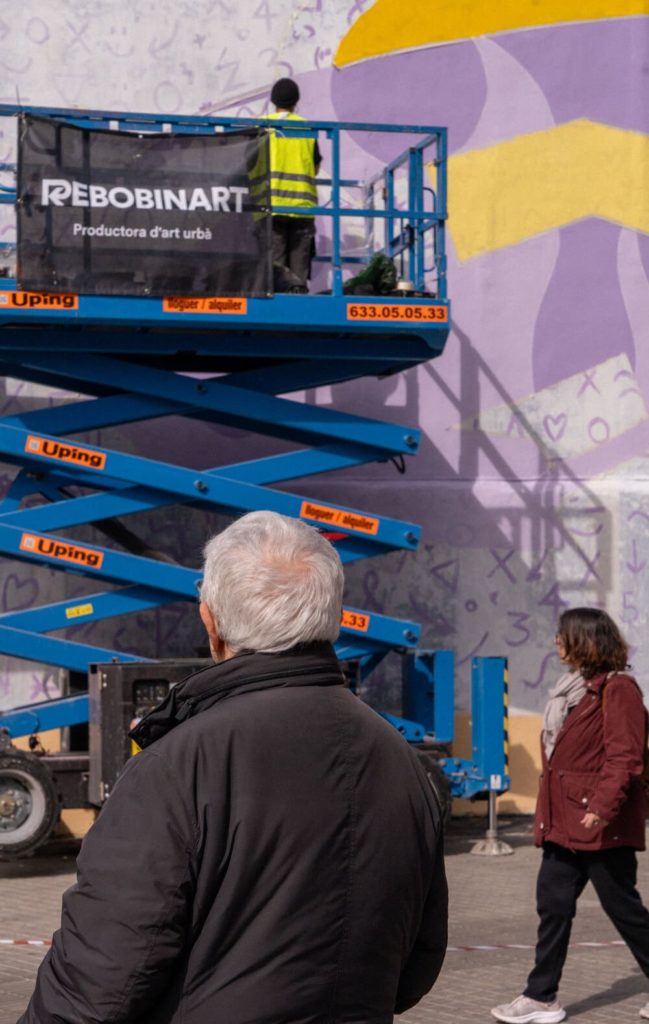 productora graffiti rebobinart Rebobinart Núria Toll Dones en Moviment, mural comunitari feminista Sant Martí Barcelona