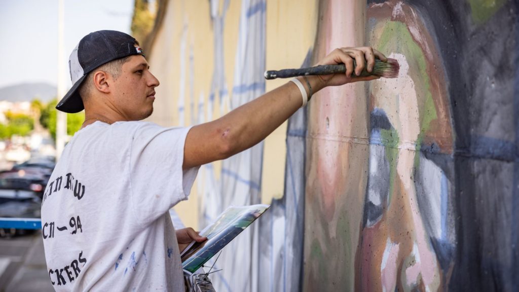 Arte urbano B:K al Festival Kromatic, mural gran formato Barcelona, Rebobinart