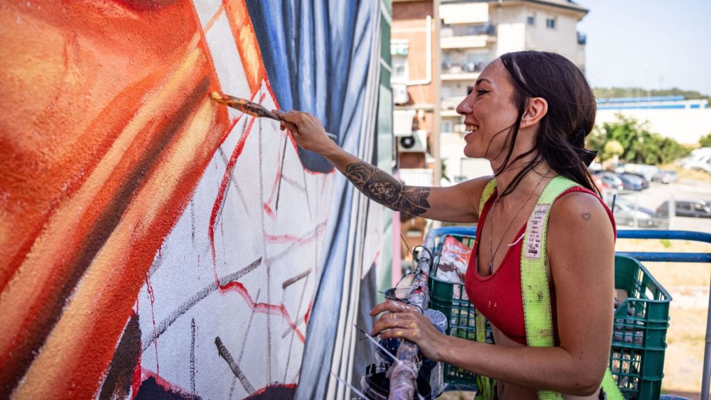 mural-festival-kromatic-irene-lopez-leon-foto-omar-perez (1) Arte urbano Irene López León al Festival Kromatic, graffiti artístico Barcelona, Rebobinart