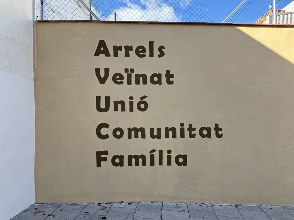 Street art La Cucanya, mural comunitari barri del Tacó Vilanova i la Geltrú, Rebobinart