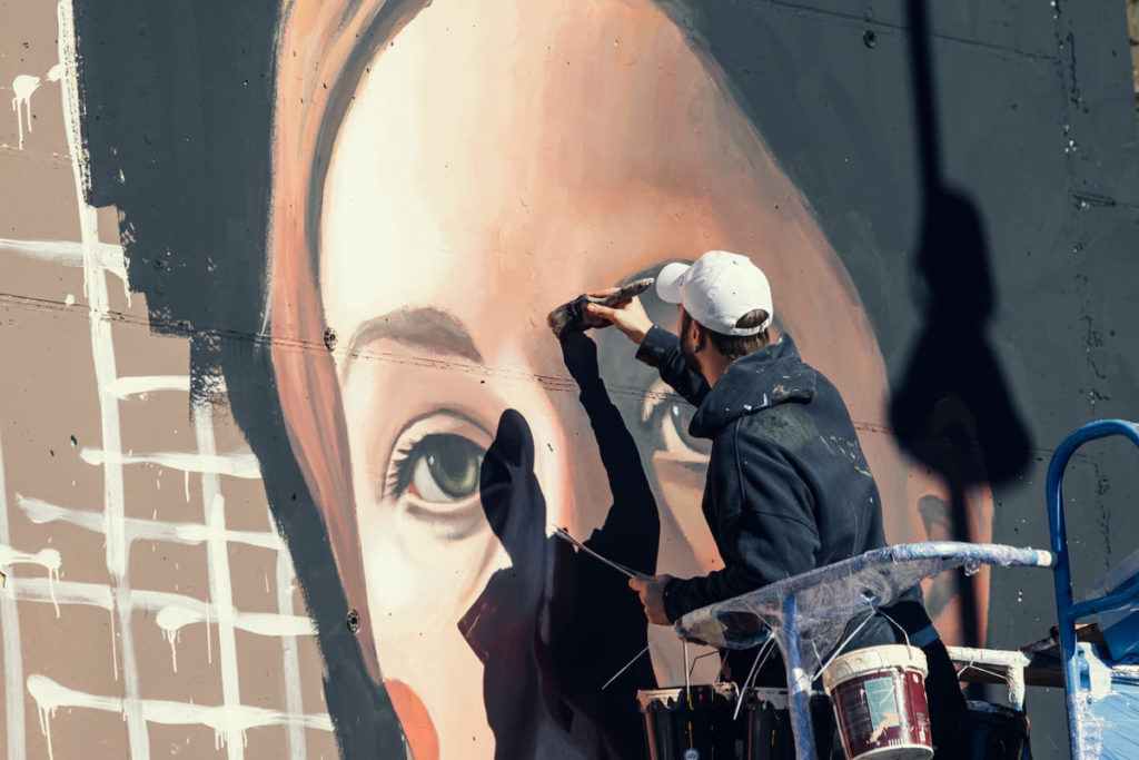 Pintura mural Wedo Goás, técnica barroca Back Stage Circ Social, Nou Barris Barcelona