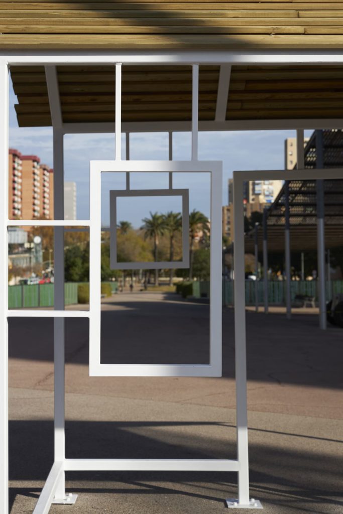 Basurama – Tejados, detalle de la instalación Muralismo Basurama Tejados, intervención terrados Nou Barris, arte urbano social Barcelona