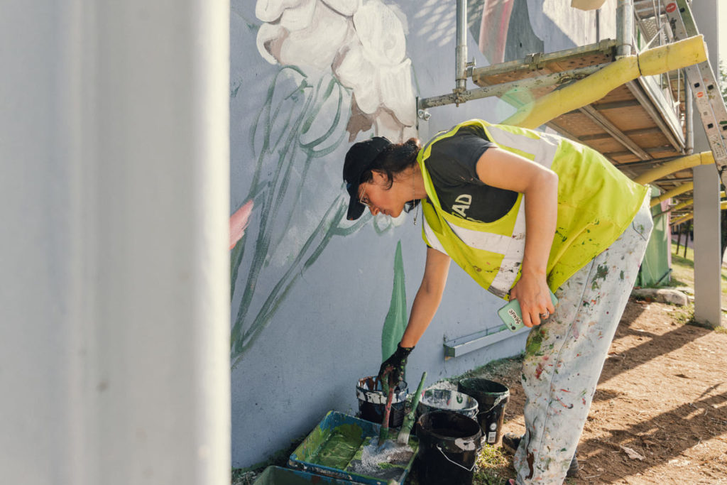 doa-oa-reforestant-i-la-flora-silvestre-mural-nou-barris (1) Street art DOA OA – Reforestando la Flora Silvestre, formas vegetales urbanas Nou Barris