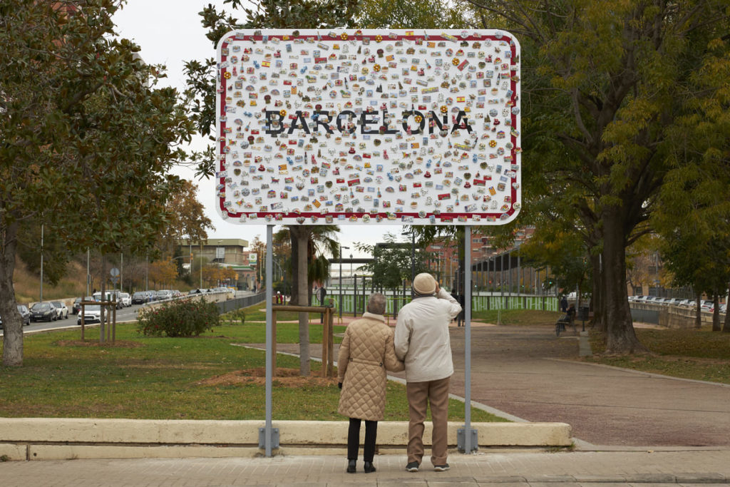 octavi-serra-la-barcelona-amagada-instal-lacio-nou-barris (4) Street art Barcelona Capital Mundial Arquitectura 2026, arte público Nou Barris, Rebobinart