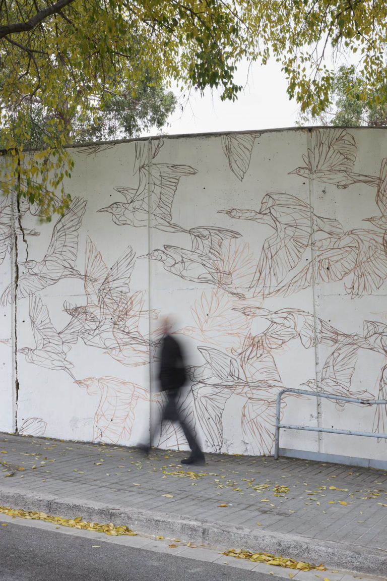 Mural gran formato Taquen, Viajes de ida arte urbano social, Nou Barris, Rebobinart