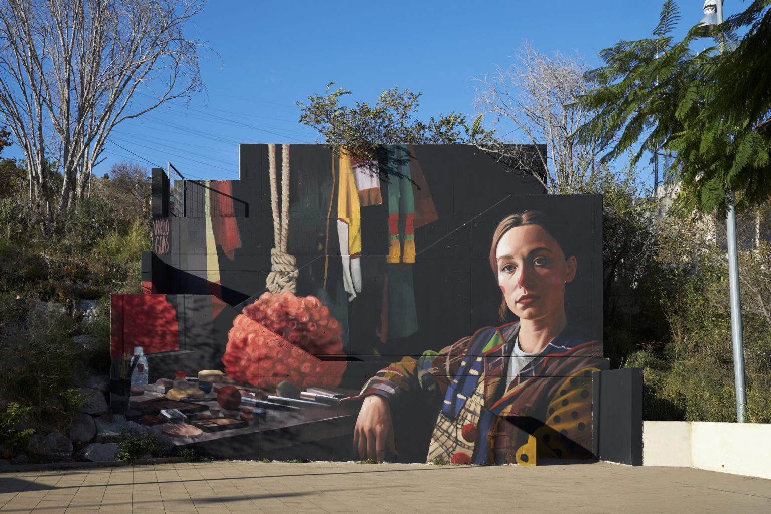 Mural Back Stage de Wedo Goas, homenatge al Circ Social, Nou Barris, Barcelona, 2025
