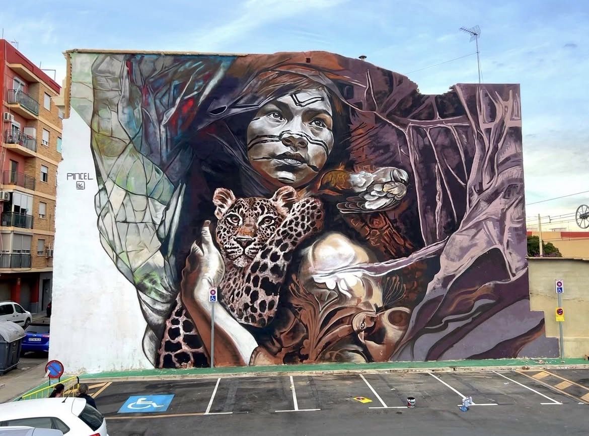 Mural indigenista de Felipe Pincel: identitat i multiculturalitat a l'art urbà de gran format