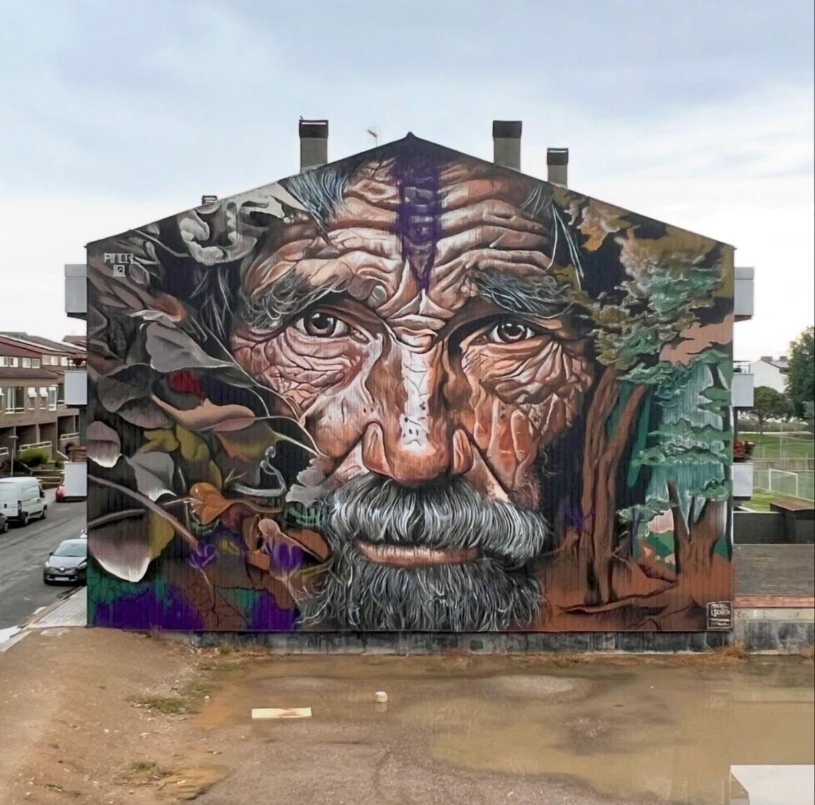 Muralisme xilè amb herència política: mural de gran format de Felipe Pincel en una mitgera
