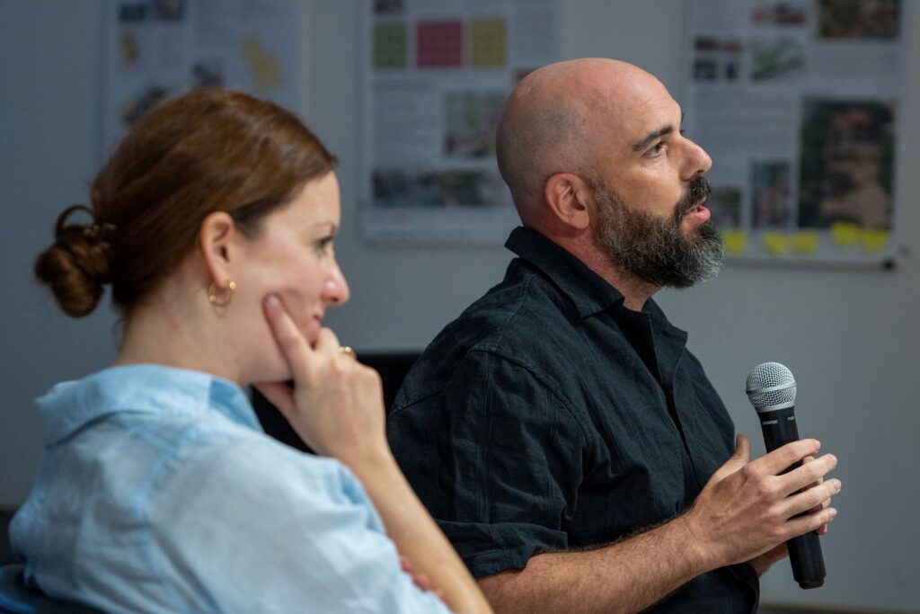 Míriam Alarcón, comisaria de Womart, y Marc Garcia en la ponencia de Rebobinart sobre mujeres y arte urbano en las jornadas The Wall, Gran Canaria 2026