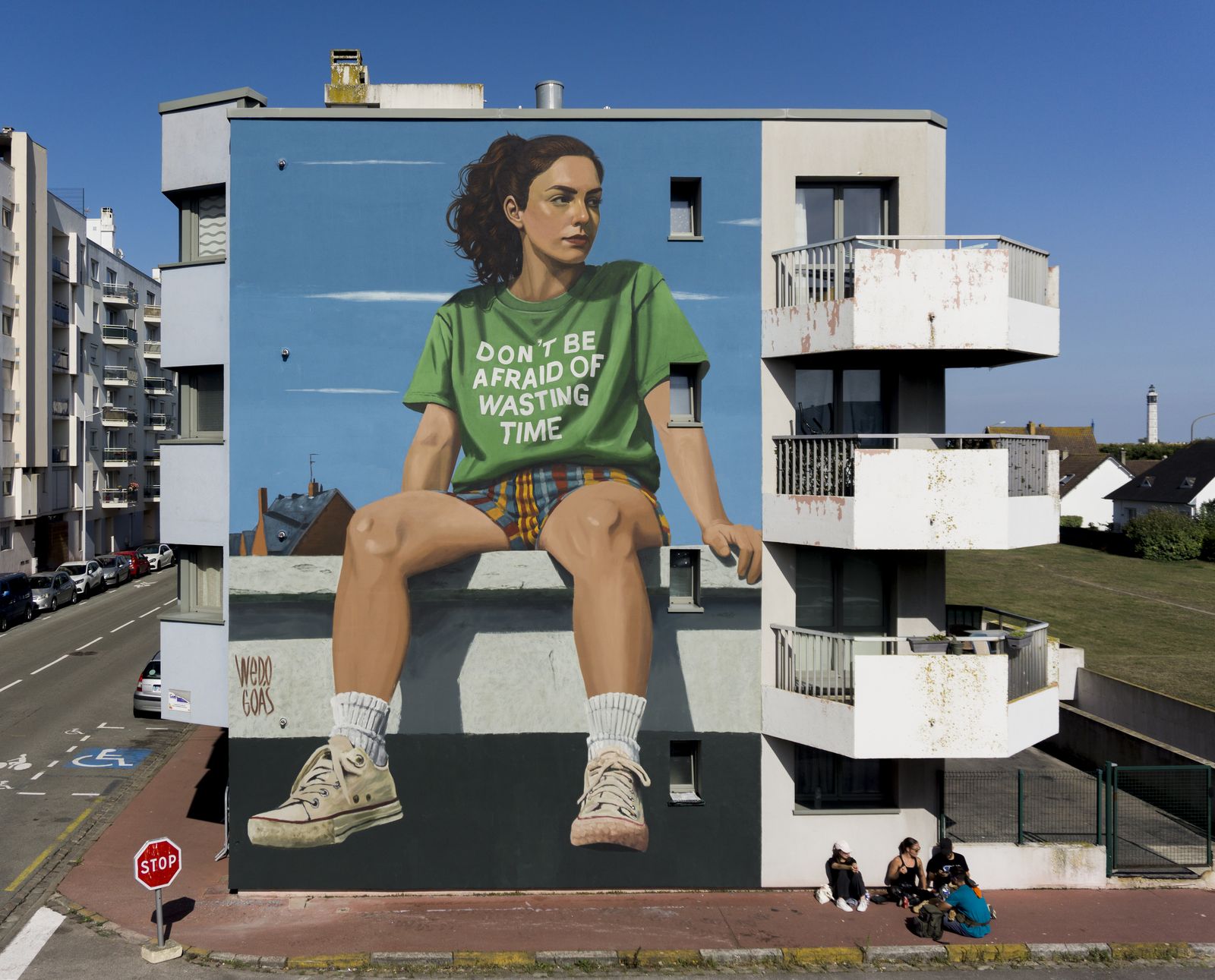 Don't be afraid of wasting time, mural de WeDo Goás: un missatge a l'escala de les grans lones publicitàries